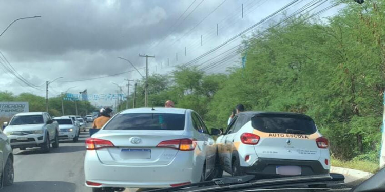 Avenida Leste Oeste tem sido local frequente de acidentes de trânsito