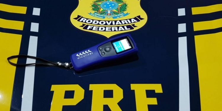 PRF prende homem por embriaguez ao volante na BR-304, em Mossoró