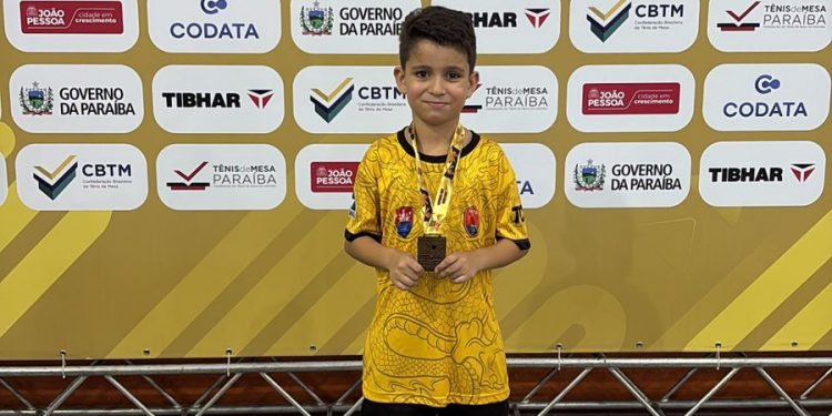 Mesatenista mossoroense de 9 anos é campeão nacional em João Pessoa-PB