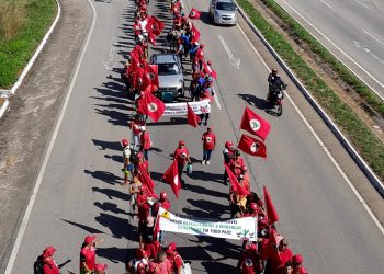 Marcha do MST percorre a BR-406 em defesa da reforma agrária