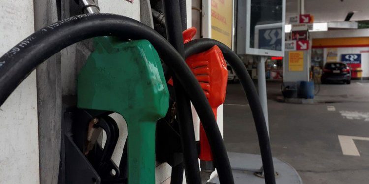 Postos mantêm preço dos combustíveis, mesmo pagando menos: AGU pede investigação