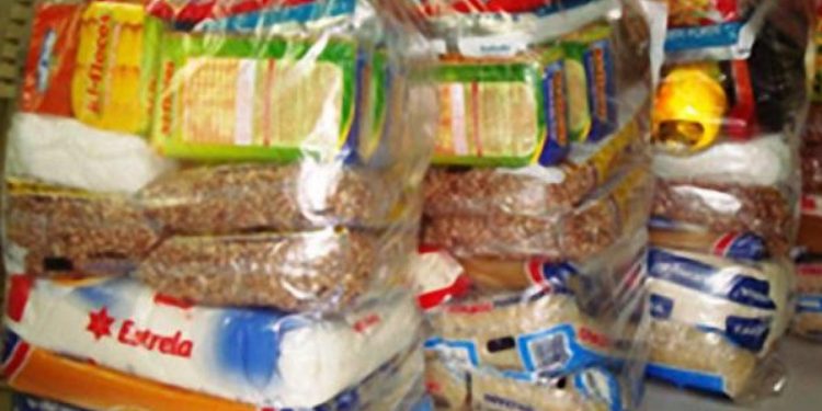 Farinha e arroz seguram o preço da cesta básica em junho