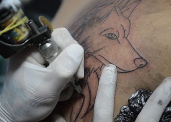 Conselho Federal de Medicina proíbe anestesia para a realização de tatuagens
