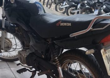 Polícia Militar recupera em Areia Branca moto roubada há 7 anos em Mossoró