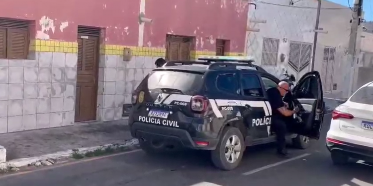 Polícia Civil prende homem condenado por furto e violência doméstica em Areia Branca