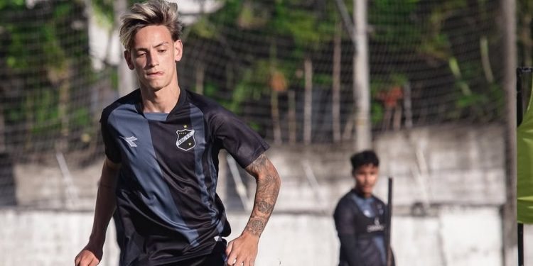 Artilheiro do Sub-20, Kauã Gabriel é promovido ao time profissional do ABC na reta final da Série C