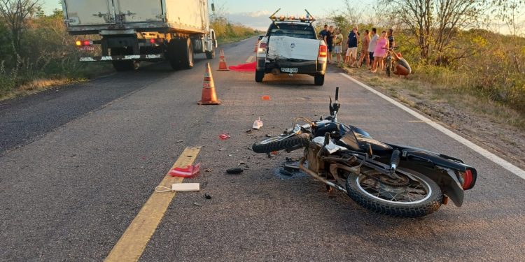 Mulher morre em grave acidente na BR-405