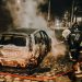 Carro fica destruído após pegar fogo no bairro Barrocas