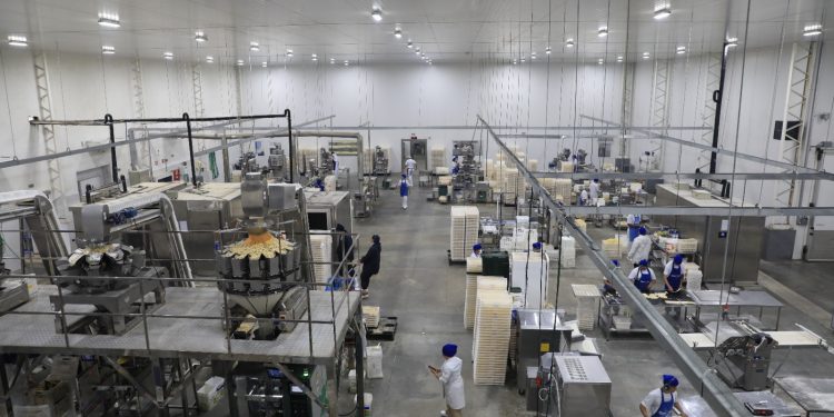 Governadora assina projeto que institui a Política Industrial do RN e lança programa RN + Moradia