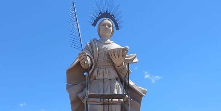 Montagem da estátua de Santa Luzia é concluída no Museu do Sertão de Mossoró