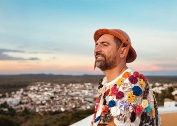 Usando a coroa do sertão, potiguar se torna embaixador da cultura nordestina na Califórnia