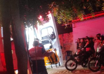 Adolescente morre no Hospital Tarcísio Maia após ser baleado no bairro Santo Antônio