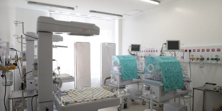 Governadora inaugura leitos e centro de parto no Hospital da Mulher em Mossoró