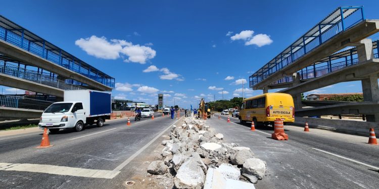 DNIT adia entrega de passarelas e agenda interdições para içamento de vigas na BR-304