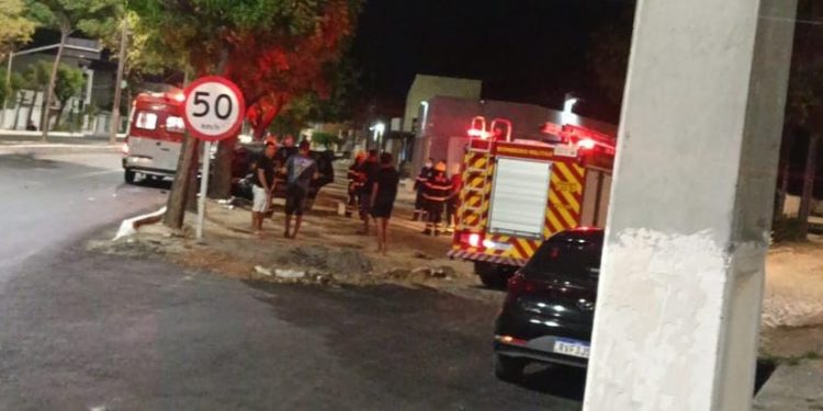 Jovem de 25 anos morre após colidir carro contra árvore em Mossoró
