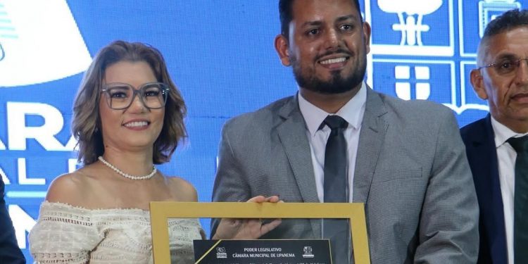 Diretora do Grupo TCM recebe Título de Cidadã Upanemense