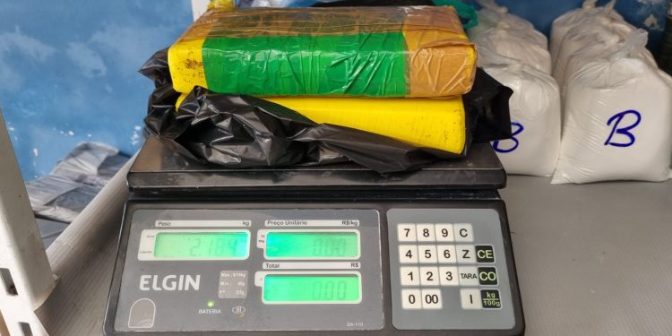 PRF apreende mais de 2kg de cocaína e prende homem de 29 anos na BR-304 em Mossoró