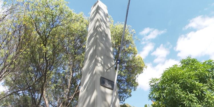 Pesquisadores investigam possível cápsula do tempo em obelisco da Praça da Independência em Mossoró