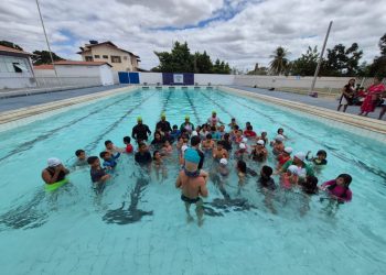Uern expande projeto Nadar Mais para crianças em Assú