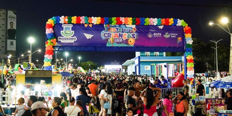 Festa das Crianças reúne centenas de famílias na Estação das Artes em Mossoró