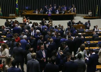 Câmara aprova isenção do Imposto de Renda para quem ganha até R$ 5 mil